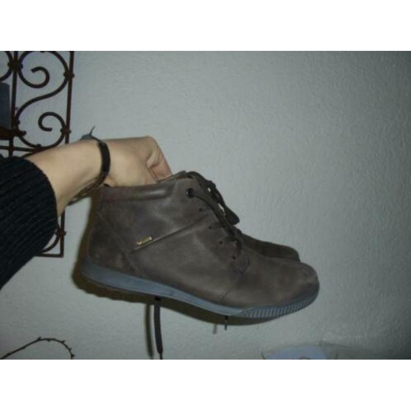 p78) taupe leer veter schoenen ECCO maat 40