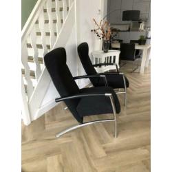 Twee Leolux fauteuils type Helical in nieuwstaat