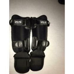 Kickboks handschoenen + scheenbeschermers