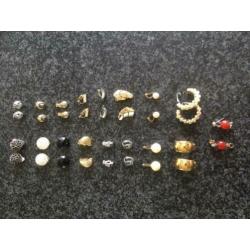 16 paar oorbellen clips + 1 paar knopjes