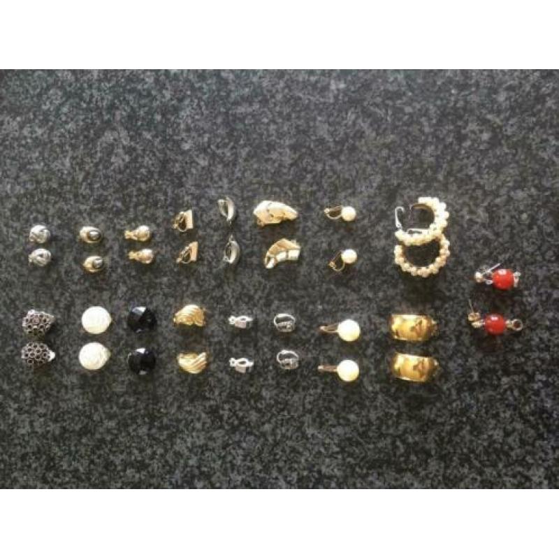 16 paar oorbellen clips + 1 paar knopjes