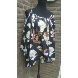 Bloemen top/blouse open schouders maat 5xl