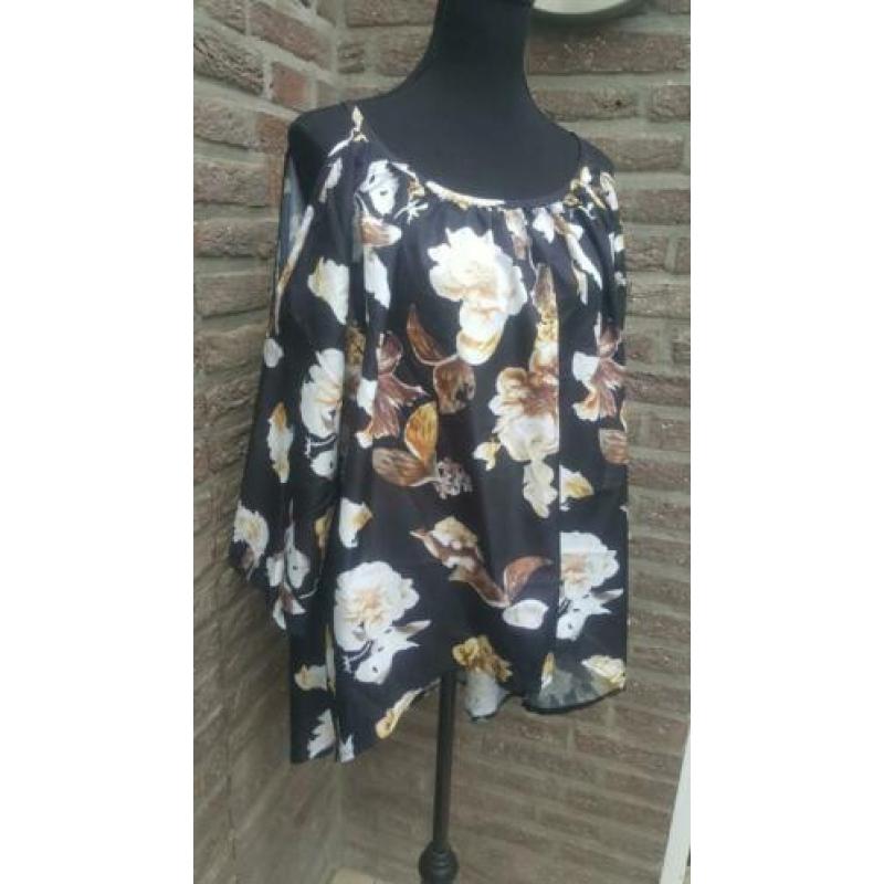 Bloemen top/blouse open schouders maat 5xl
