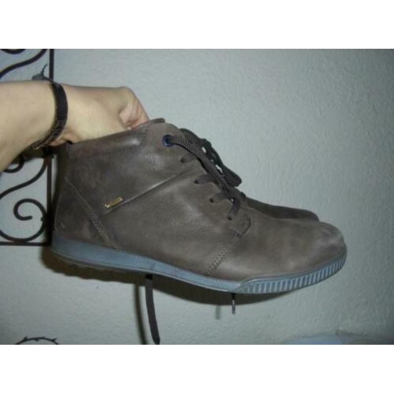p78) taupe leer veter schoenen ECCO maat 40