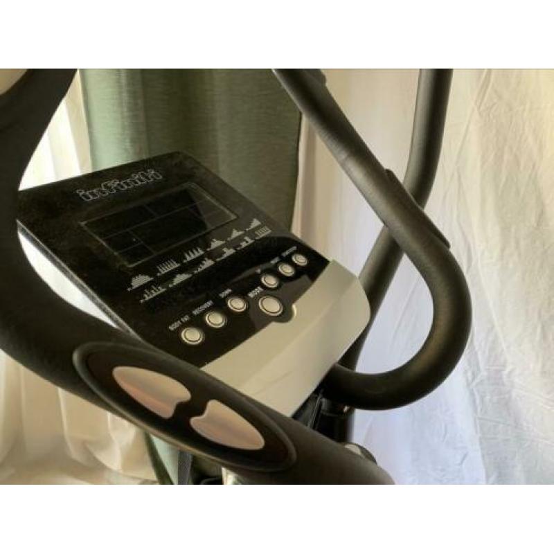 Mooie Infinity VG50B crosstrainer