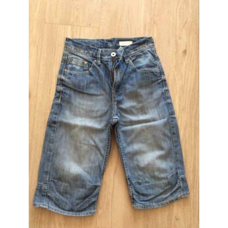 Prachtige set van 2 spijkershorts mt.134-140 z.g.a.n. !!