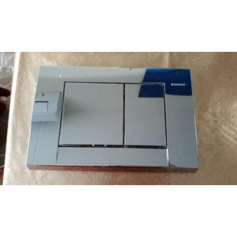 Twee Geberit bedieningsplaaten, glans chroom