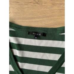 Z.g.a.n. Jolie top met V-hals, groen / wit, Nikkie maat 38