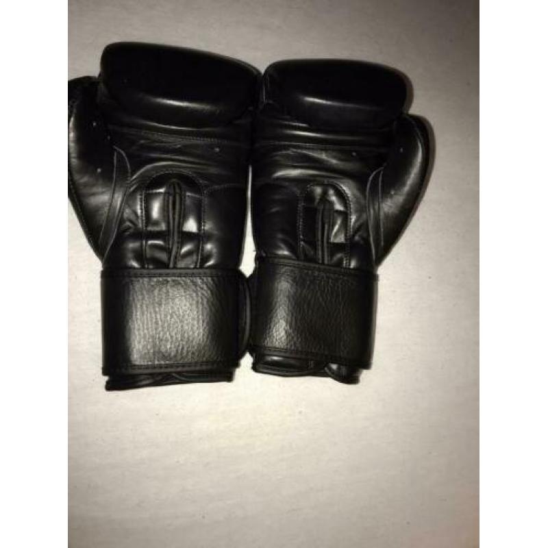 Kickboks handschoenen + scheenbeschermers