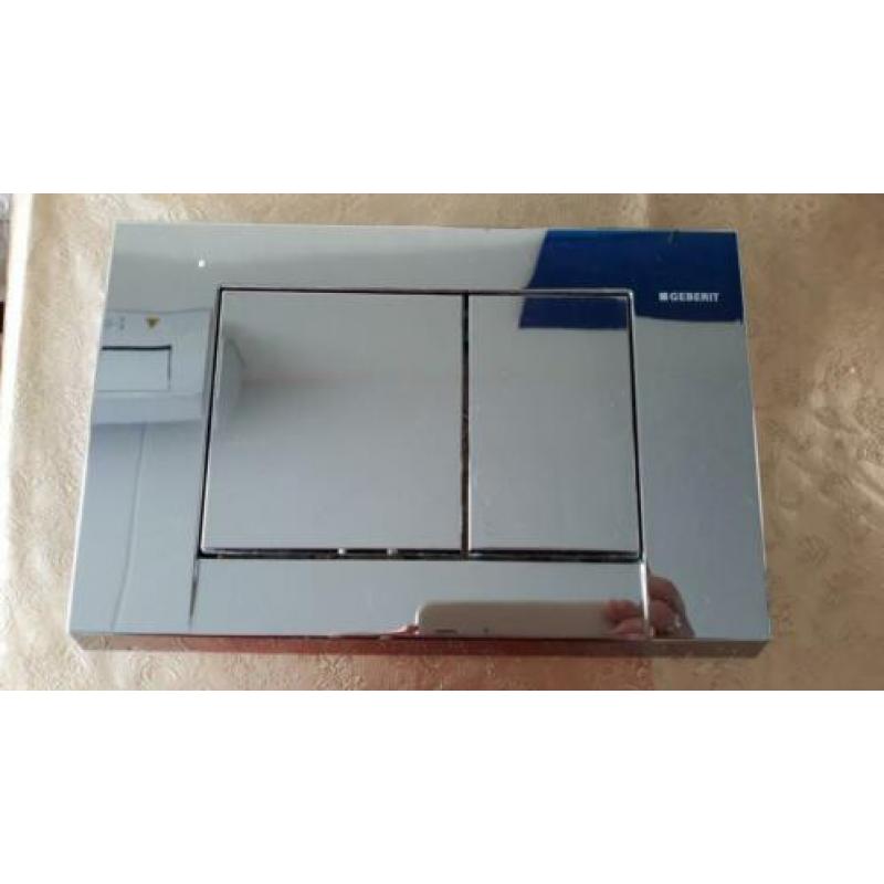 Twee Geberit bedieningsplaaten, glans chroom