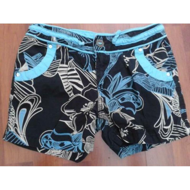 Korte broek van brunotti maat 152