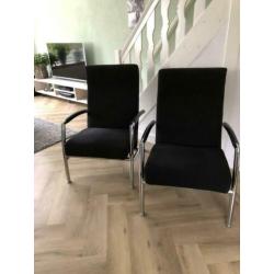 Twee Leolux fauteuils type Helical in nieuwstaat