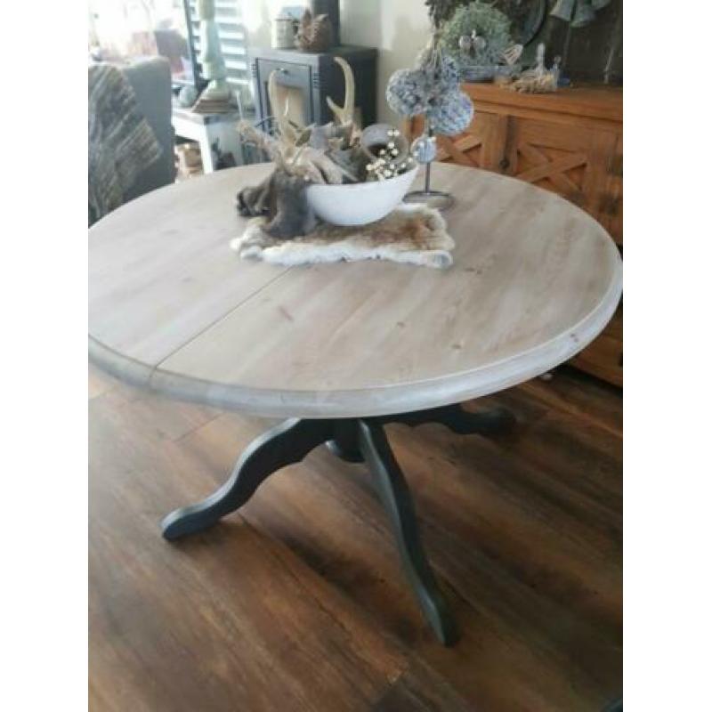 ronde uitschuiftafel uitschuifbare eettafel hoffz-stijl