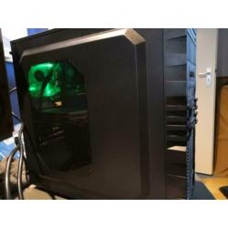 Game pc met beeldscherm, toetsenbord, muis en 2.1 speakerset