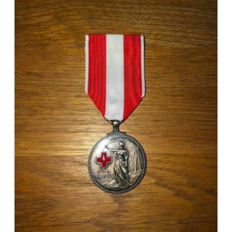 Zilveren Rode Kruis medaille.