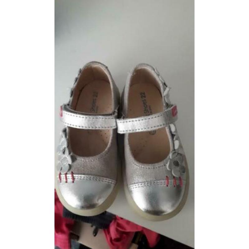 Super mooi meisjes schoentje maat 22