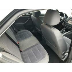 Volkswagen Jetta 1.6 FSI 85KW 2006 Grijs