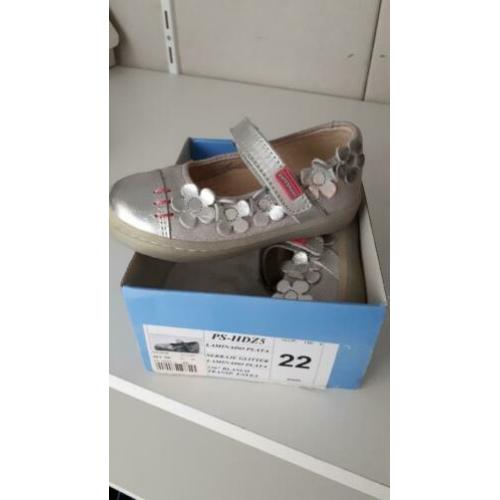 Super mooi meisjes schoentje maat 22