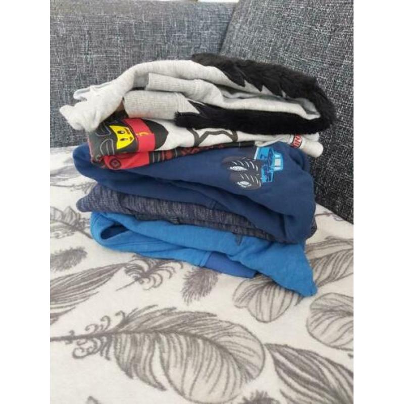 3 vesten en 2 truien.