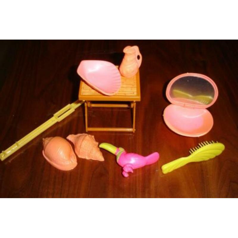 Barbie onderdelen van de vintage island fun tiki hut 1987!