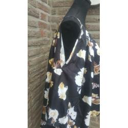 Bloemen top/blouse open schouders maat 5xl