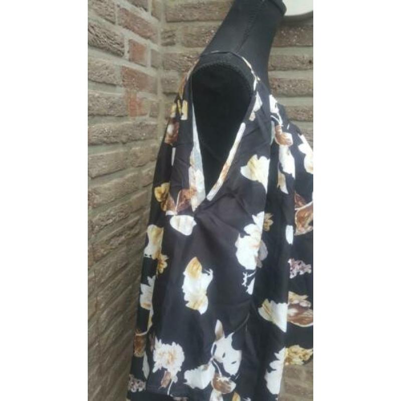 Bloemen top/blouse open schouders maat 5xl