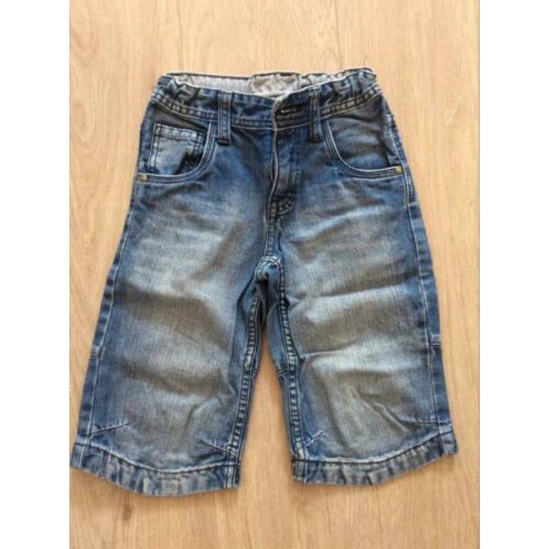 Prachtige set van 2 spijkershorts mt.134-140 z.g.a.n. !!