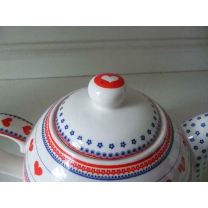 Hollandse theepot met hartjes (merk Hearts)