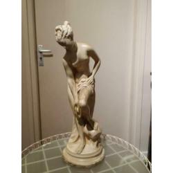 Gipsen beeld van vrouw