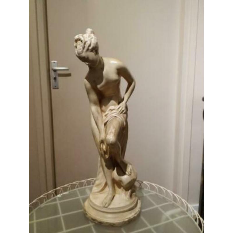 Gipsen beeld van vrouw