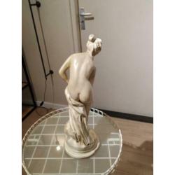 Gipsen beeld van vrouw