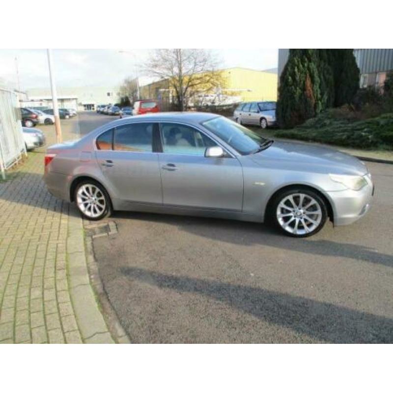 BMW 5-serie 520i Navigatie, PDC, plaatje van auto