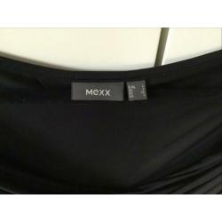 Zwarte soepele top met watervalhals. MEXX. Maat L