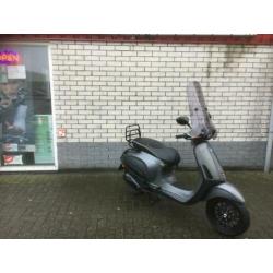 Gave vespa sprints 25km snor mat grey bj2015 6000km 4-takt