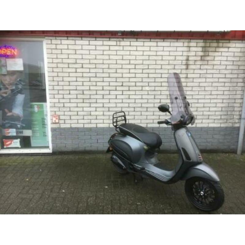 Gave vespa sprints 25km snor mat grey bj2015 6000km 4-takt