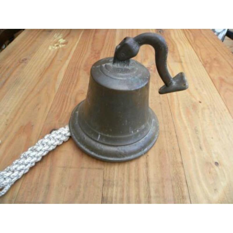 bronzen bel met klepel