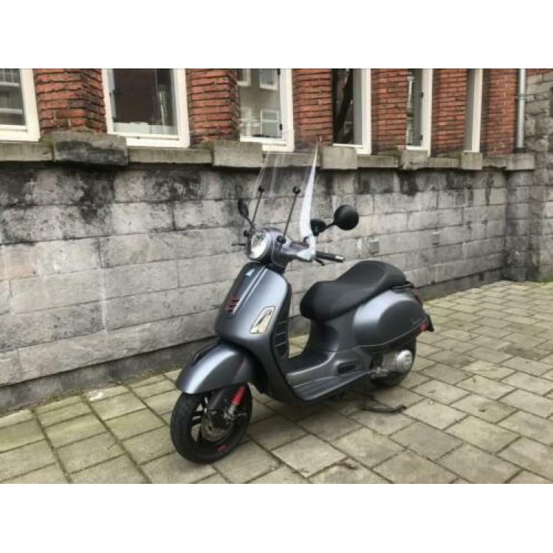 Vespa GTS 300 Titanio Matgrijs 10-2016 alle accenten + Remus