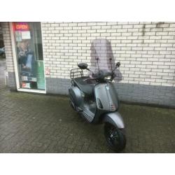 Gave vespa sprints 25km snor mat grey bj2015 6000km 4-takt