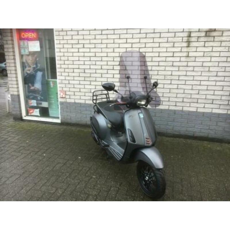 Gave vespa sprints 25km snor mat grey bj2015 6000km 4-takt