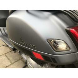 Vespa GTS 300 Titanio Matgrijs 10-2016 alle accenten + Remus
