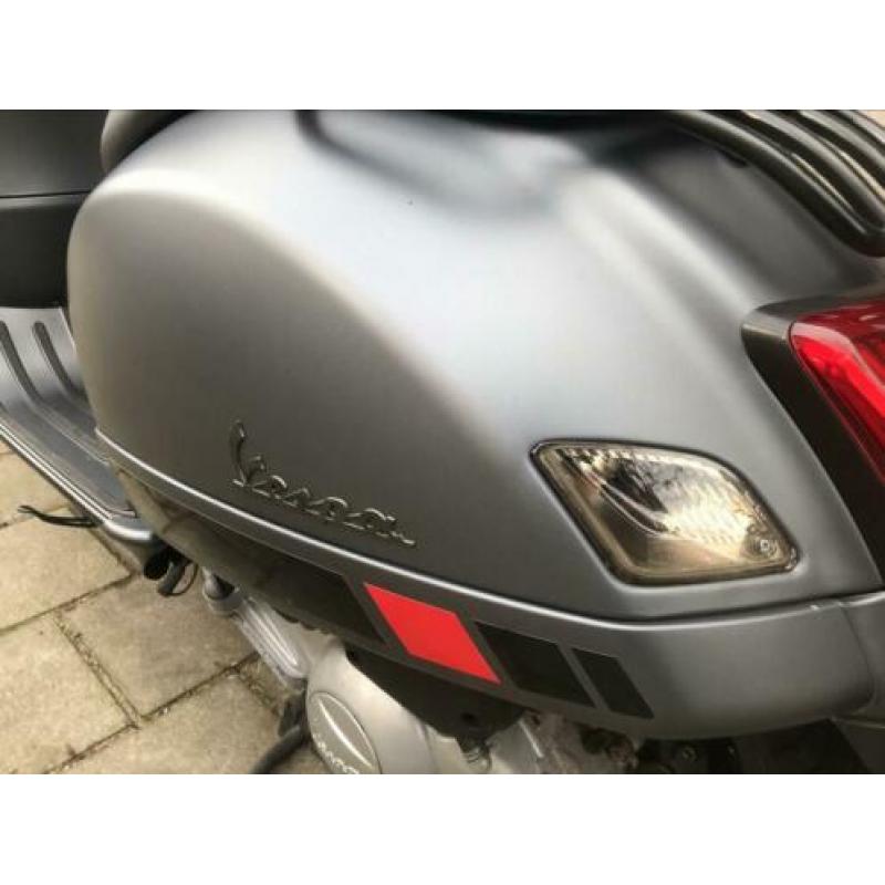 Vespa GTS 300 Titanio Matgrijs 10-2016 alle accenten + Remus