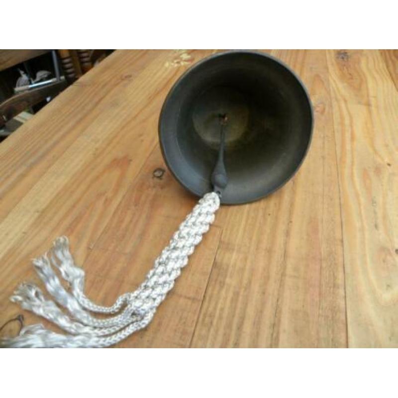 bronzen bel met klepel