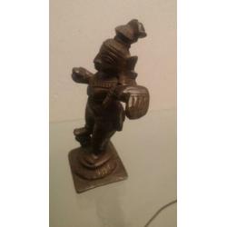 Mooie kleine bronzen sculptuur van een Indiase danseres.