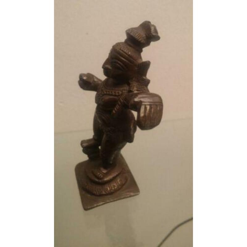 Mooie kleine bronzen sculptuur van een Indiase danseres.