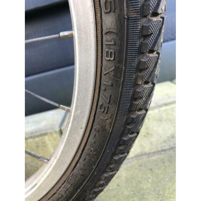 Alpina 18” meidenfiets in goede staat, met zijwieltjes