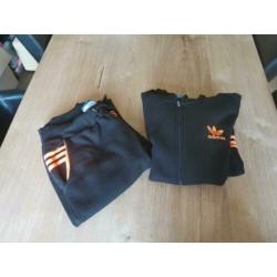 Adidas joggingpak of sportpak maat XL €15