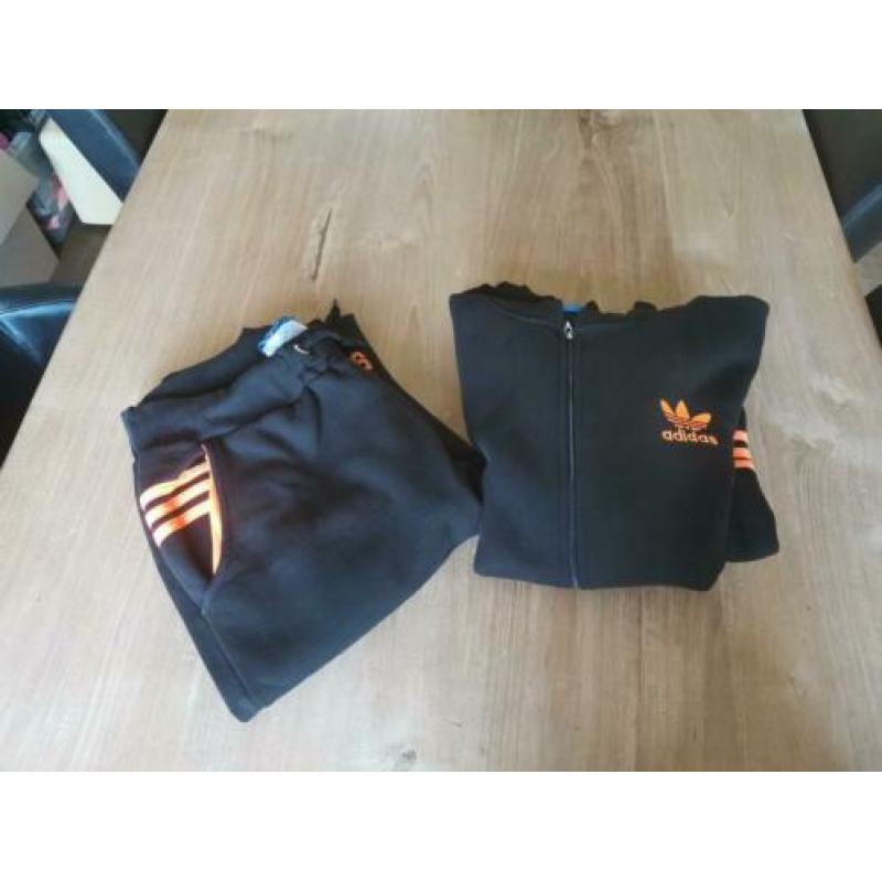 Adidas joggingpak of sportpak maat XL €15