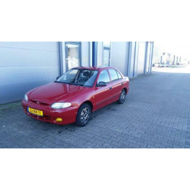 Hyundai Excel 1.3 LS SDN 1999 Rood