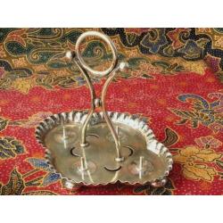 Antieke Engelse silverplate houder met eierdoppen en lepels.