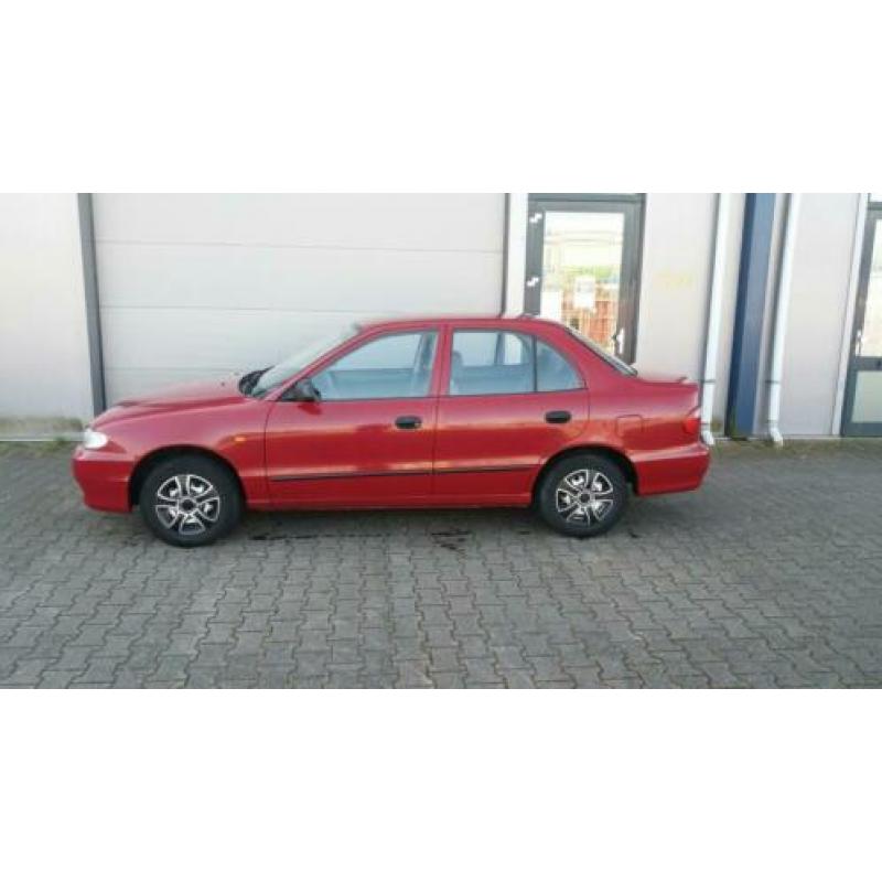 Hyundai Excel 1.3 LS SDN 1999 Rood
